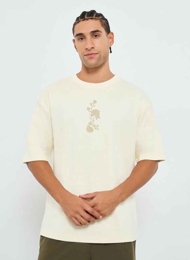 ستايلي تيشيرت واسع بطبعة جرافيك زهور - Image 1